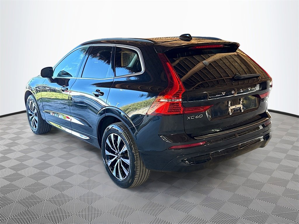 Used 2023 Volvo XC60 B5 Core image 8