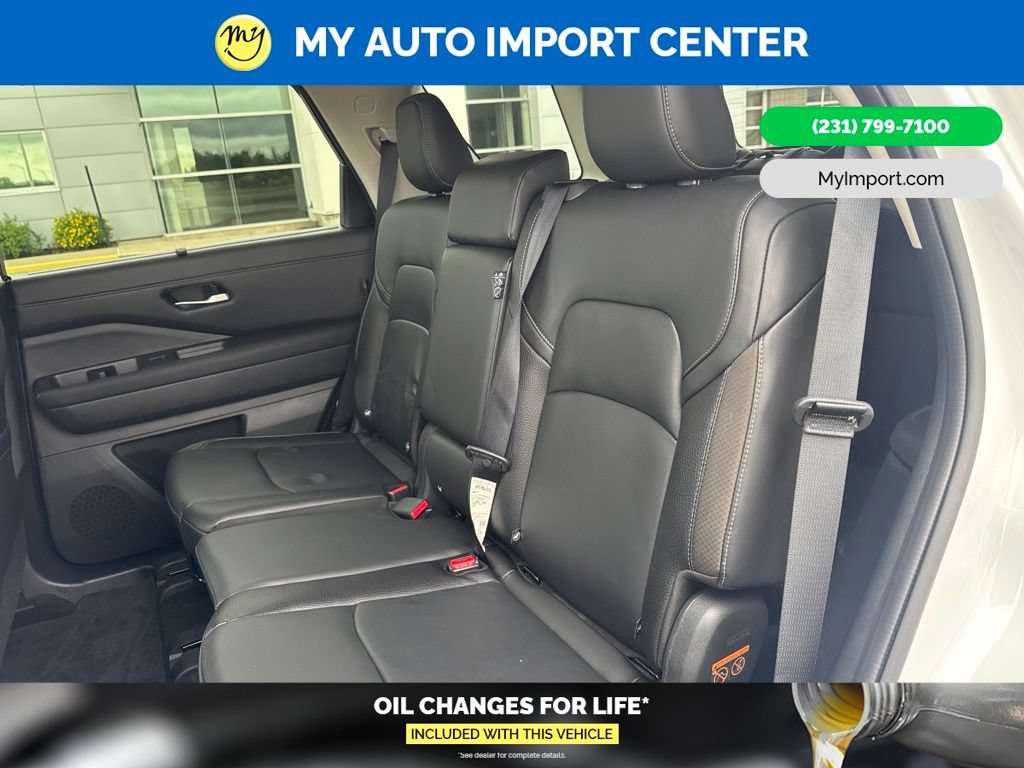 Used 2025 Nissan Pathfinder SL AWD/4WD image 24
