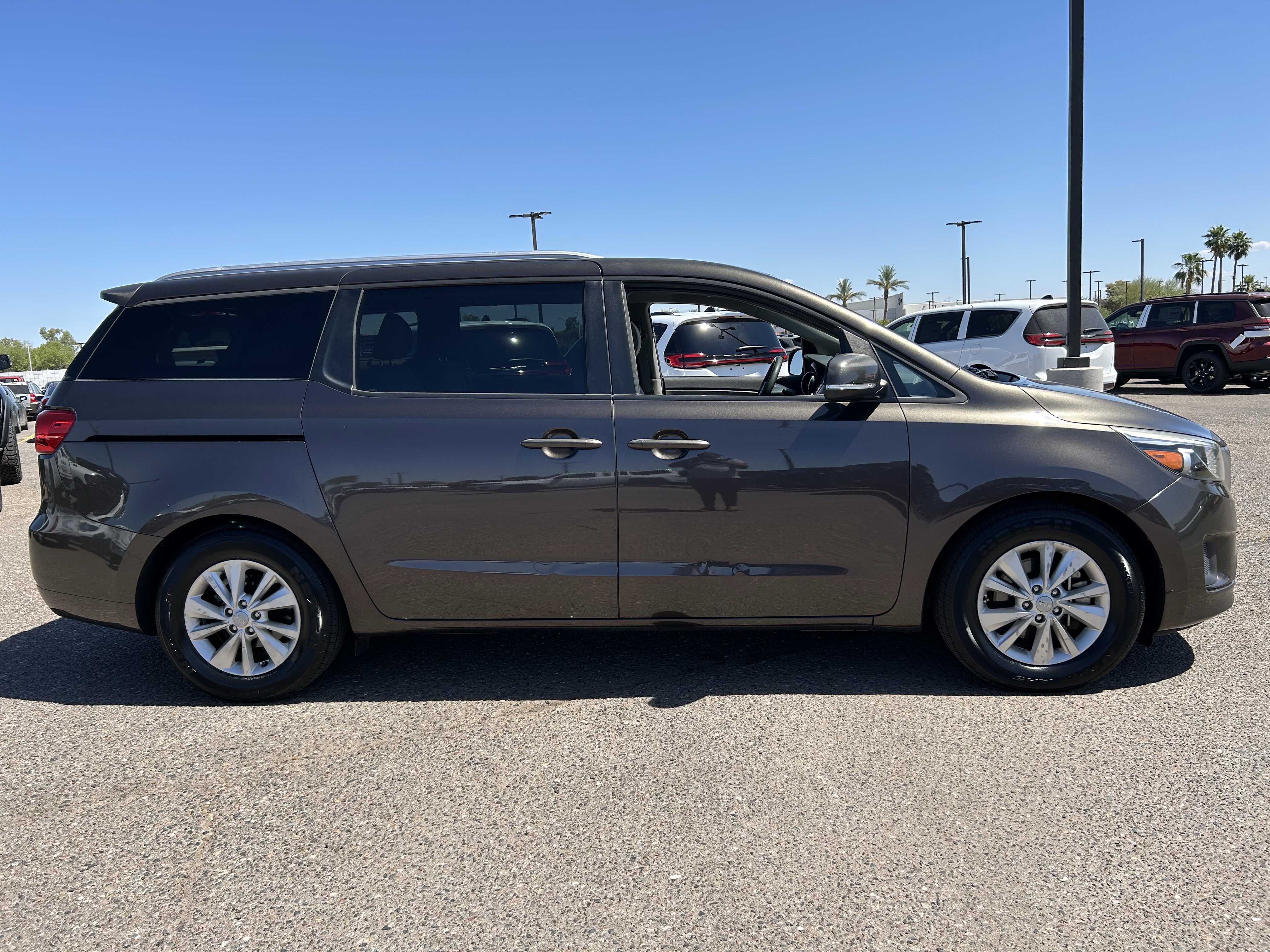 Used 2016 Kia Sedona LX w/ LX Convenience Package image 6
