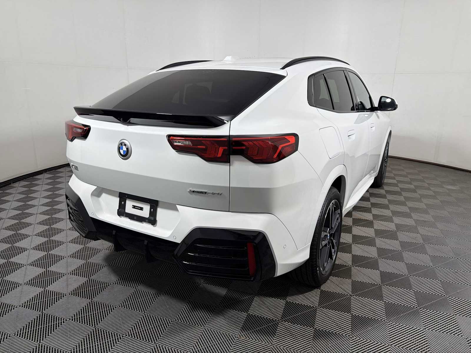 Used 2026 BMW X2 xDrive28i w/ M Sport Package AWD/4WD image 6