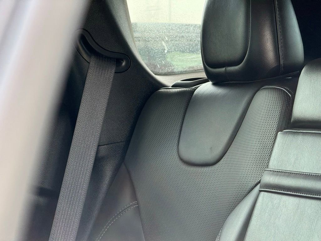 Used 2019 Jeep Cherokee Limited FWD image 22