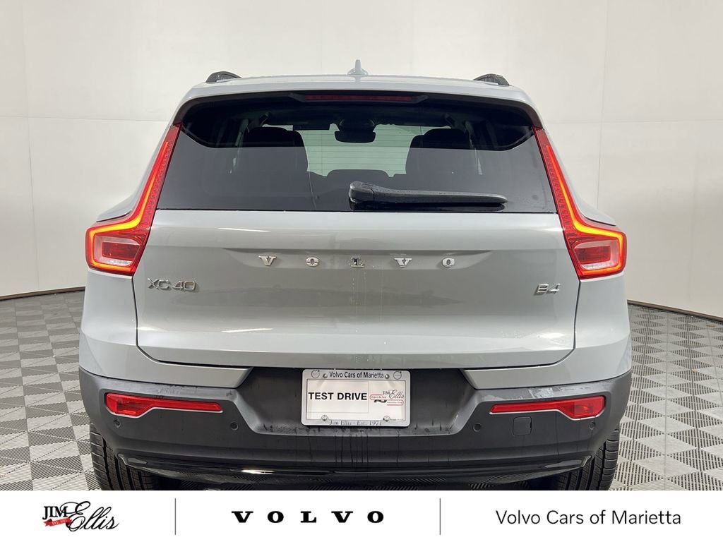 Certified 2026 Volvo XC40 B4 Core FWD image 7