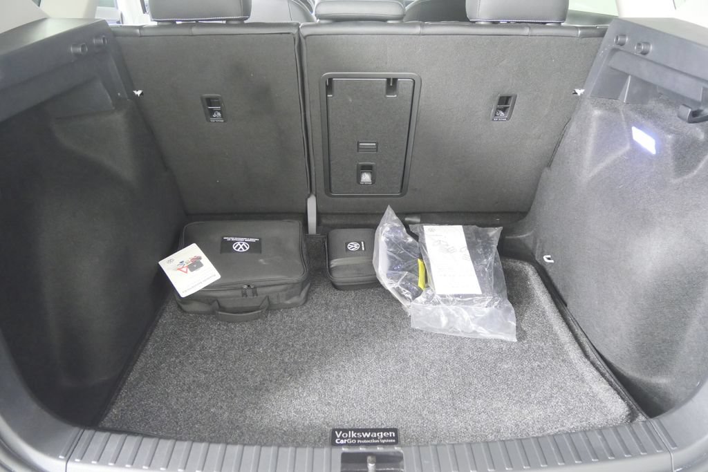 Used 2024 Volkswagen Taos SE FWD image 16