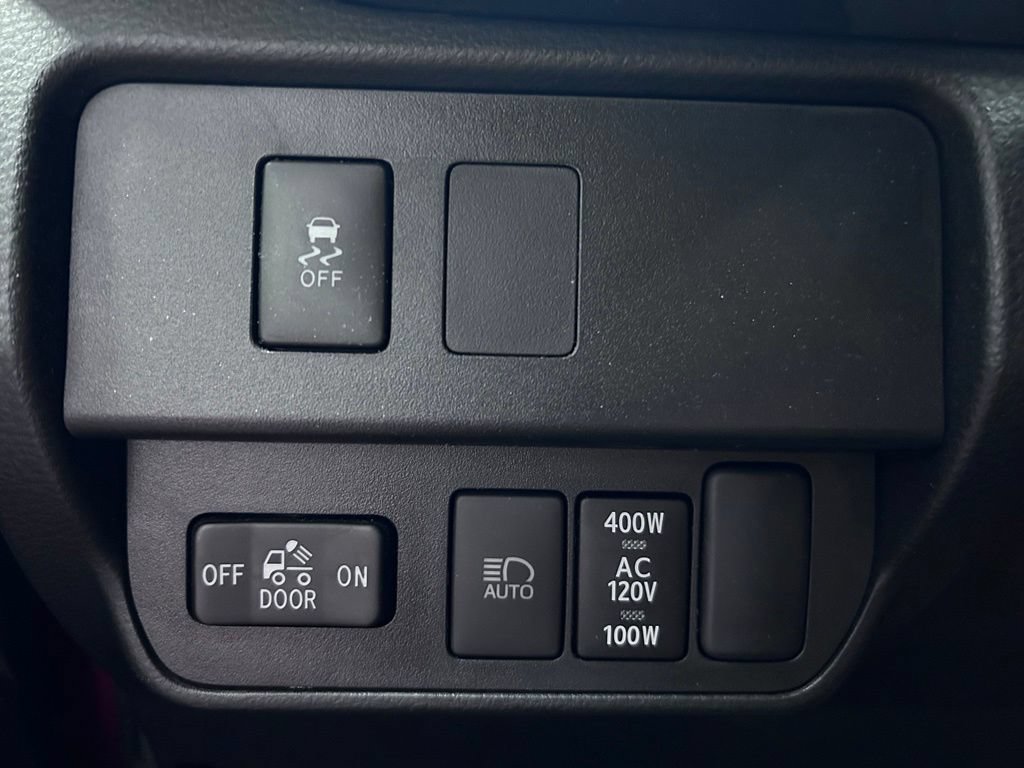 Used 2023 Toyota Tacoma TRD Off-Road w/ Technology Package AWD/4WD image 7