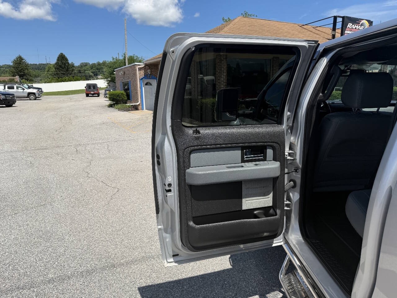 Used 2014 Ford F150 XLT w/ Equipment Group 302A Luxury AWD/4WD image 19