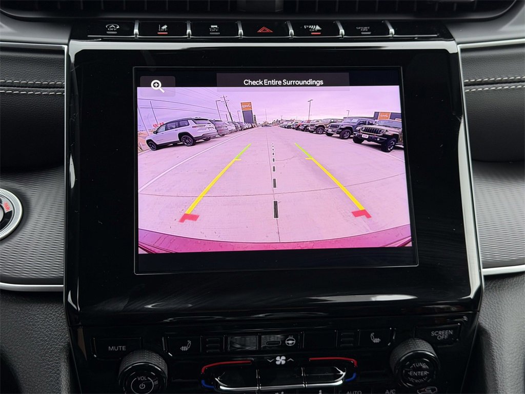 New 2025 Jeep Grand Cherokee Altitude image 17