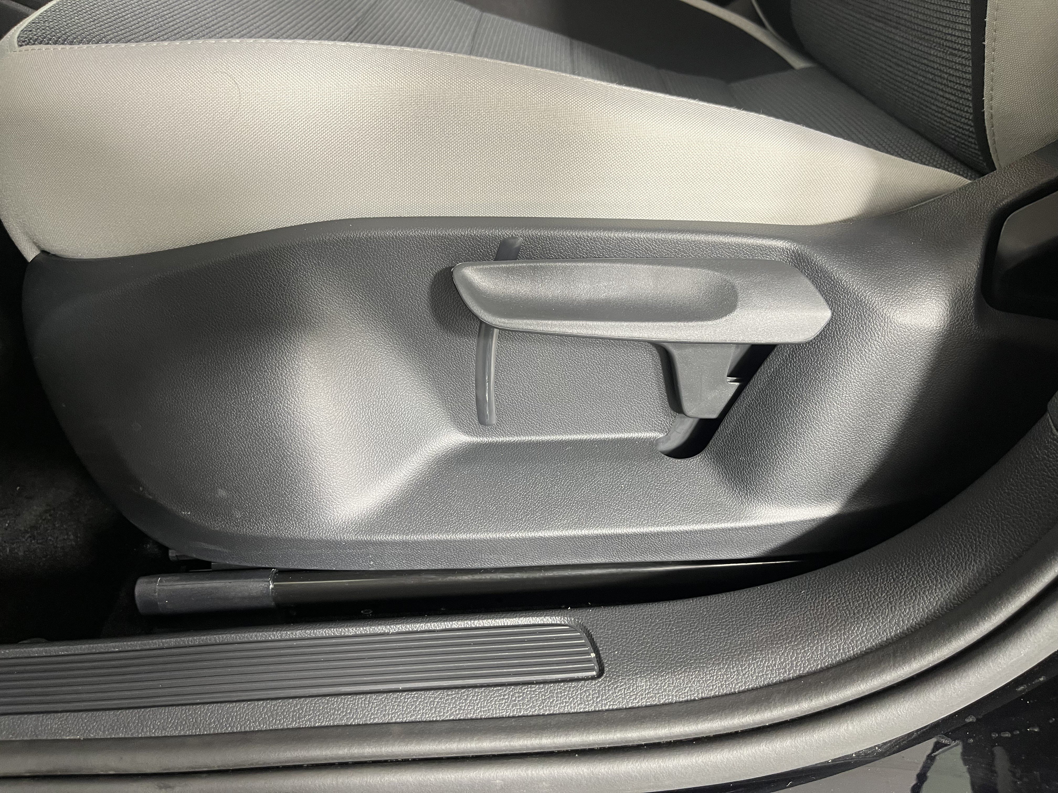 Certified 2025 Volkswagen Taos S FWD image 19