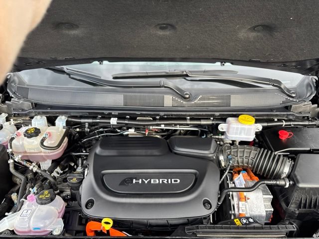 Used 2023 Chrysler Pacifica Limited w/ Uconnect Theater Family Group FWD image 34