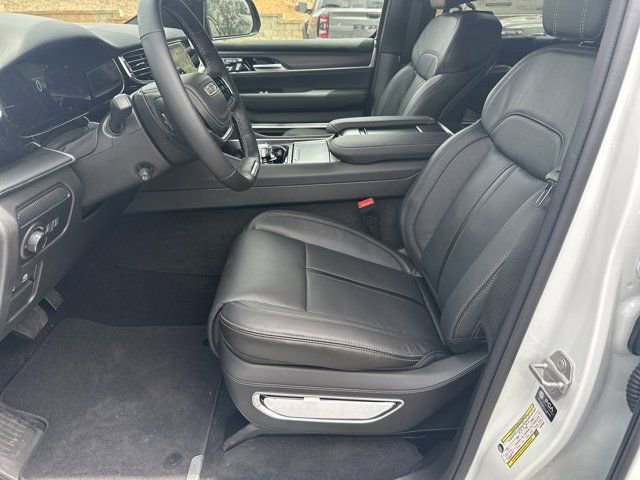 New 2026 Jeep Grand Wagoneer Summit image 9