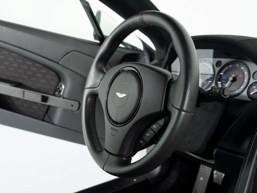 Used 2015 Aston Martin V8 Vantage GT RWD image 38