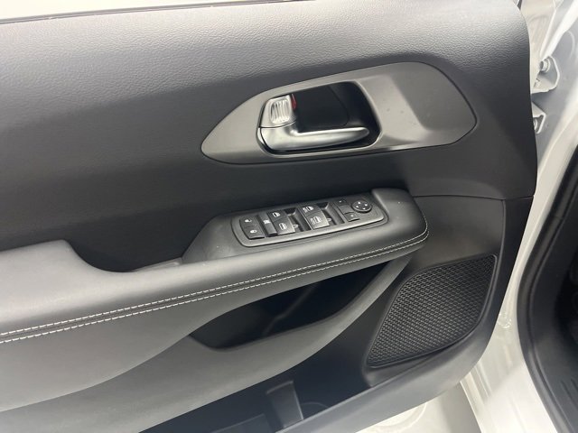 New 2025 Chrysler Voyager LX image 6