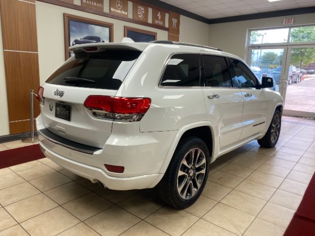 Used 2017 Jeep Grand Cherokee Overland RWD image 3