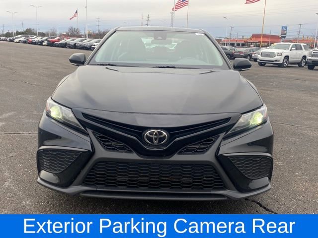 Used 2023 Toyota Camry SE image 2