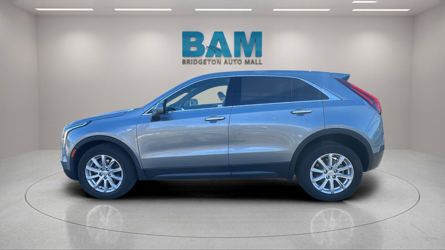 Used 2023 Cadillac XT4 Luxury w/ Cold Weather Package image 4