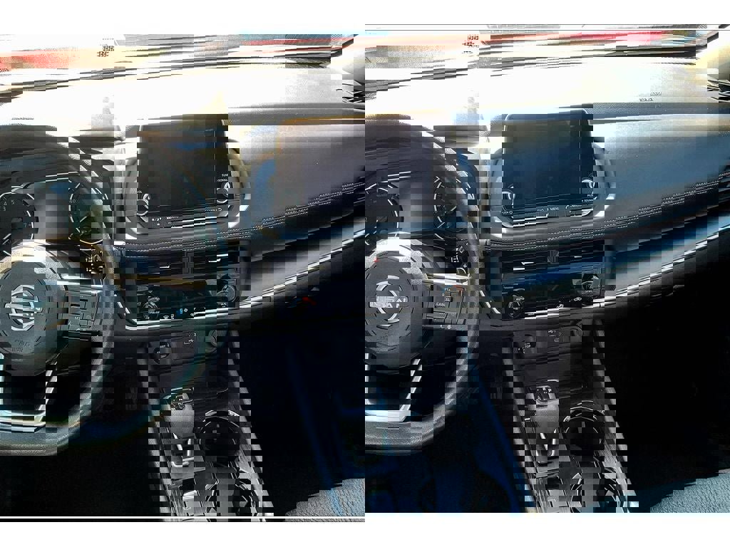 Used 2024 Nissan Rogue SV image 7