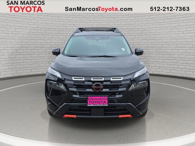 Used 2025 Nissan Rogue SV image 2