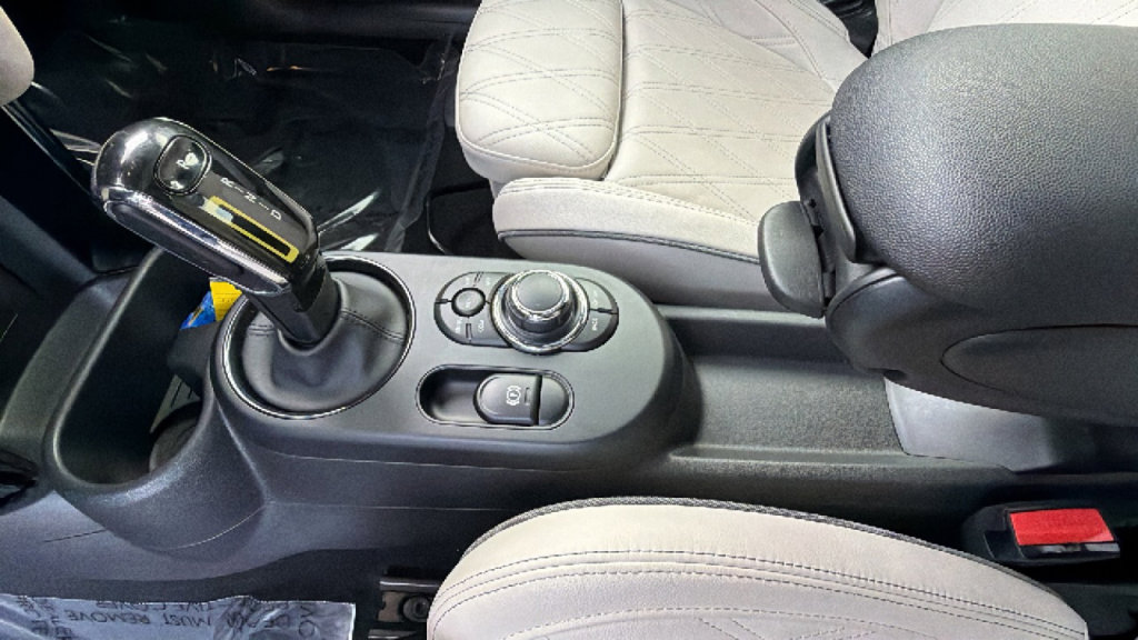 Used 2022 MINI Cooper SE FWD image 13