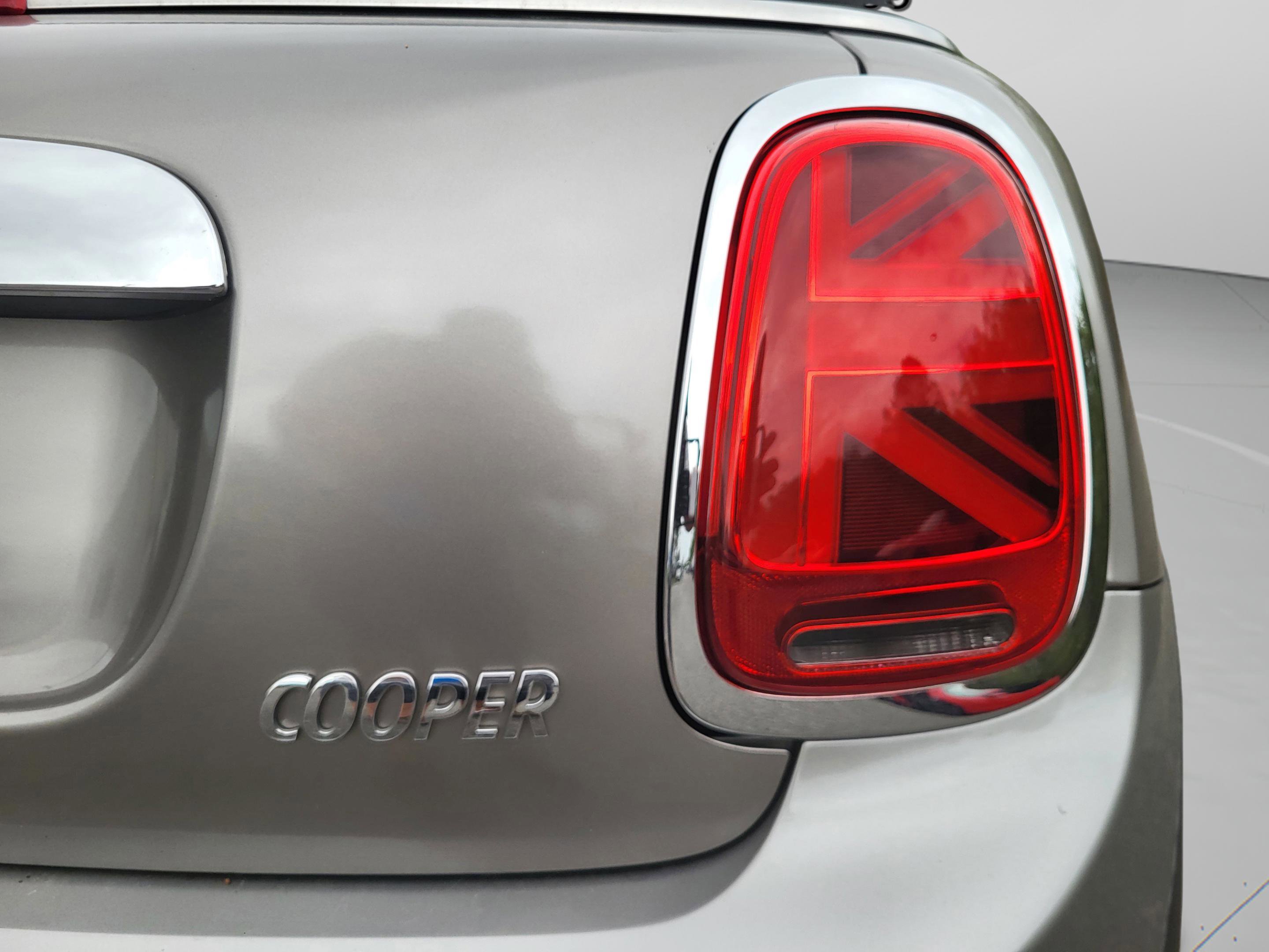 Used 2019 MINI Cooper Convertible w/ Premium Package image 23