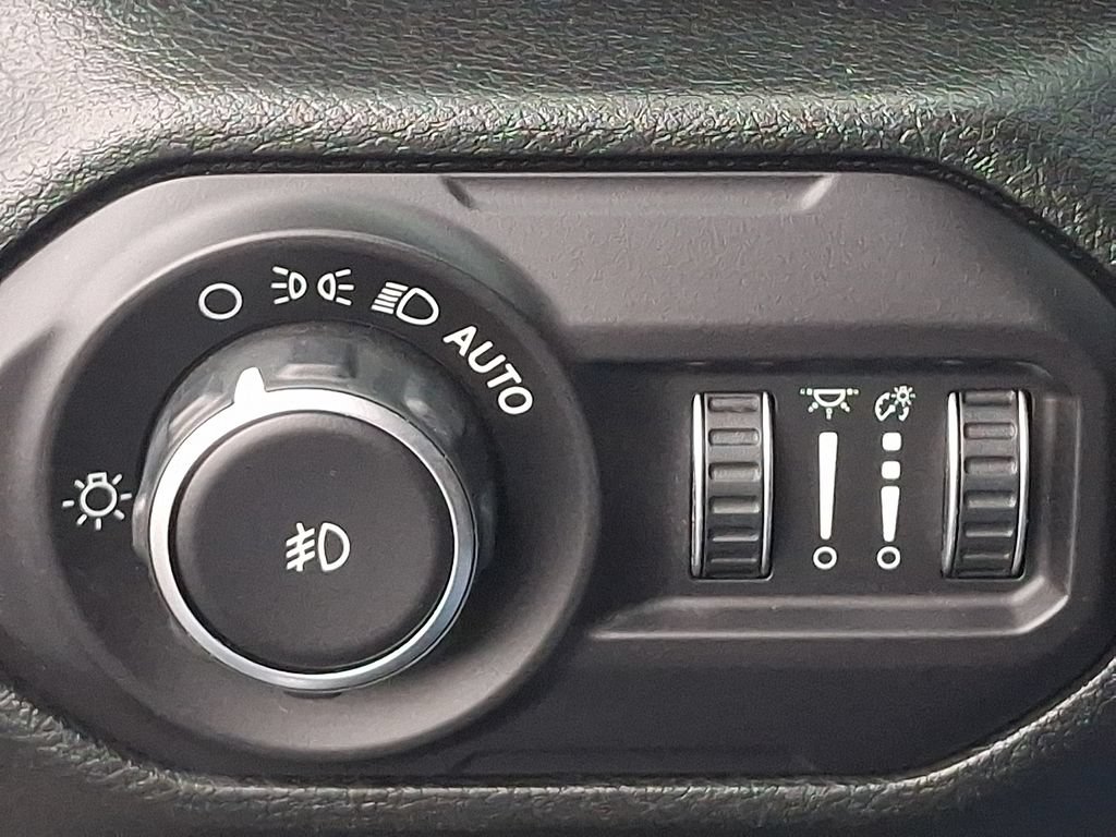 Used 2018 Jeep Wrangler Unlimited Sahara w/ Cold Weather Group AWD/4WD image 23