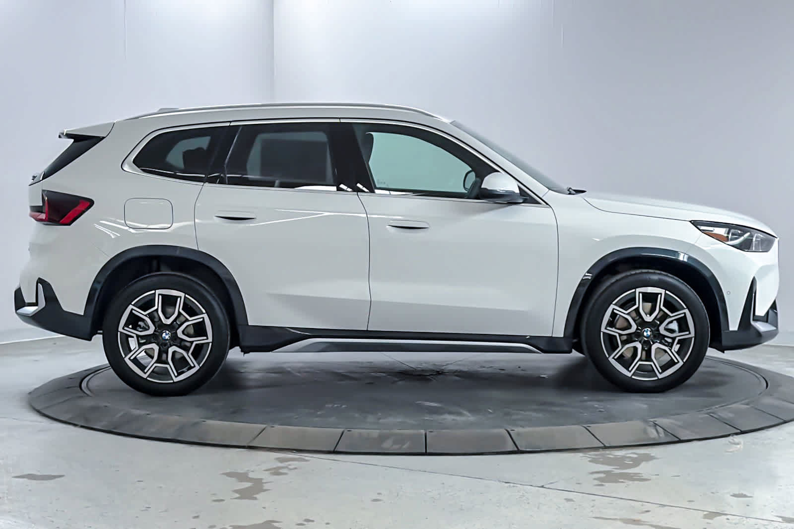 New 2026 BMW X1 xDrive28i w/ Technology Package AWD/4WD image 8