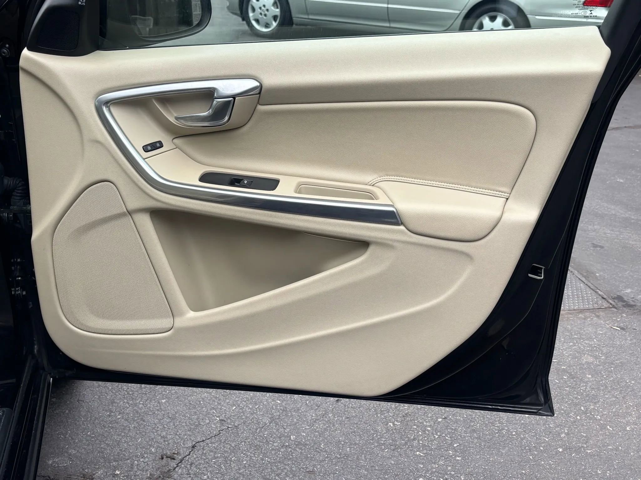 Used 2016 Volvo S60 T5 image 14