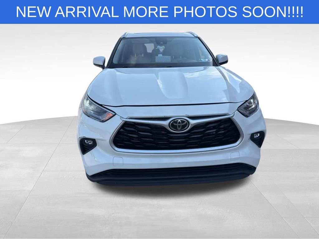Used 2020 Toyota Highlander XLE image 2