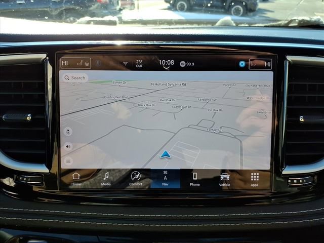 Used 2025 Chrysler Pacifica Limited image 14