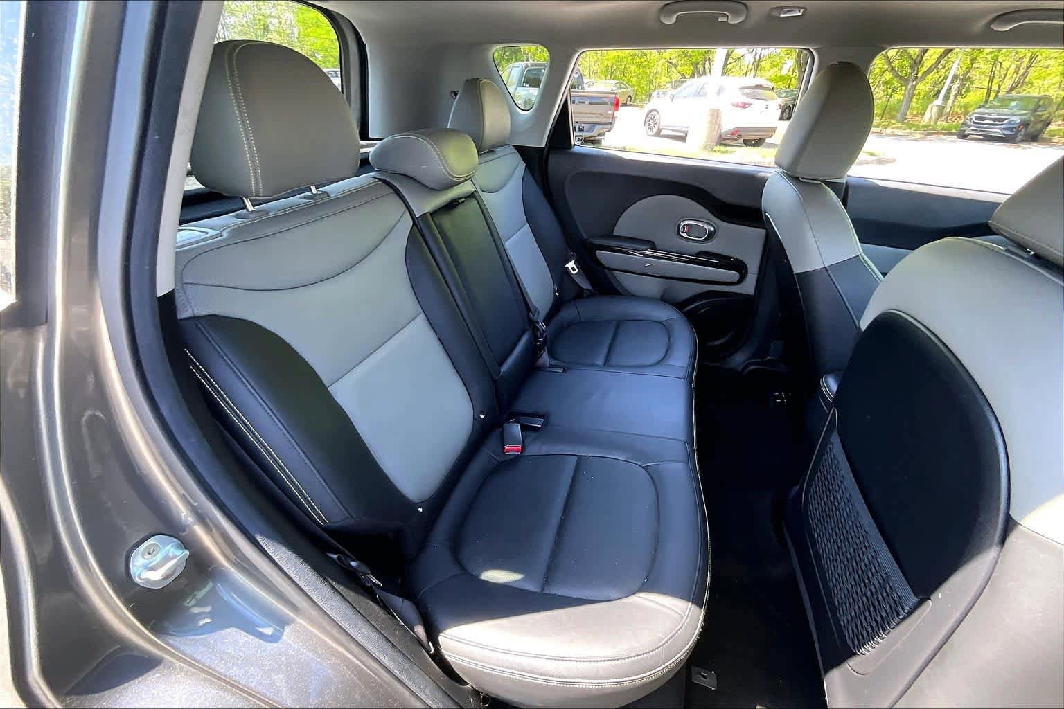 Used 2016 Kia Soul + w/ Primo Package FWD image 20