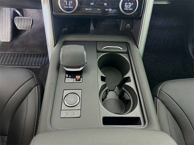 Used 2024 Land Rover Discovery S image 19