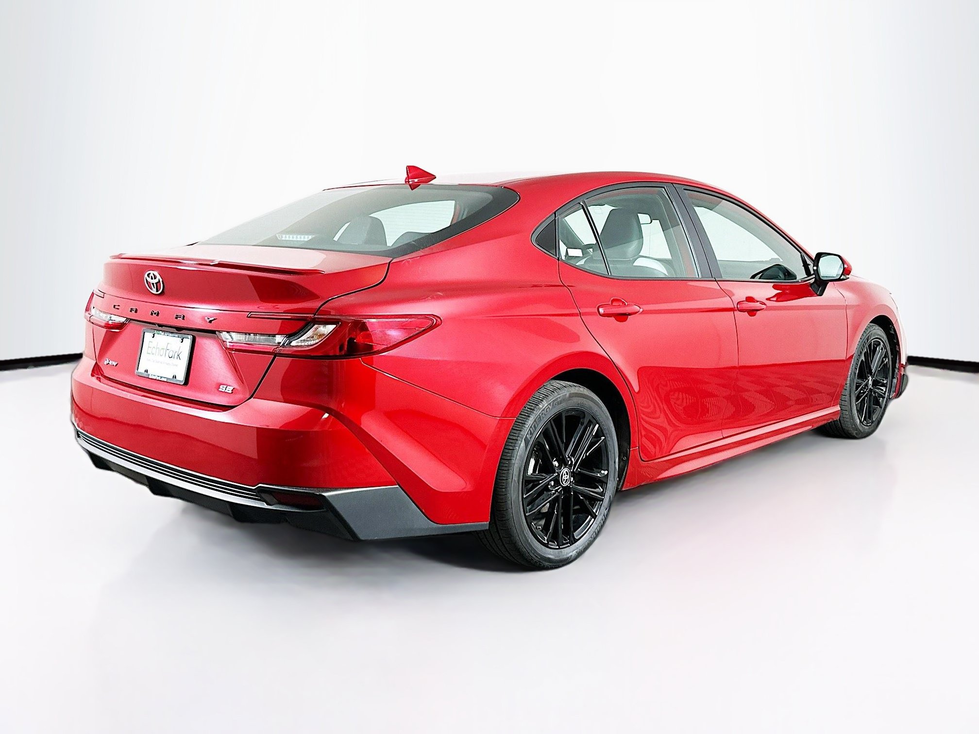 Used 2025 Toyota Camry SE FWD image 9