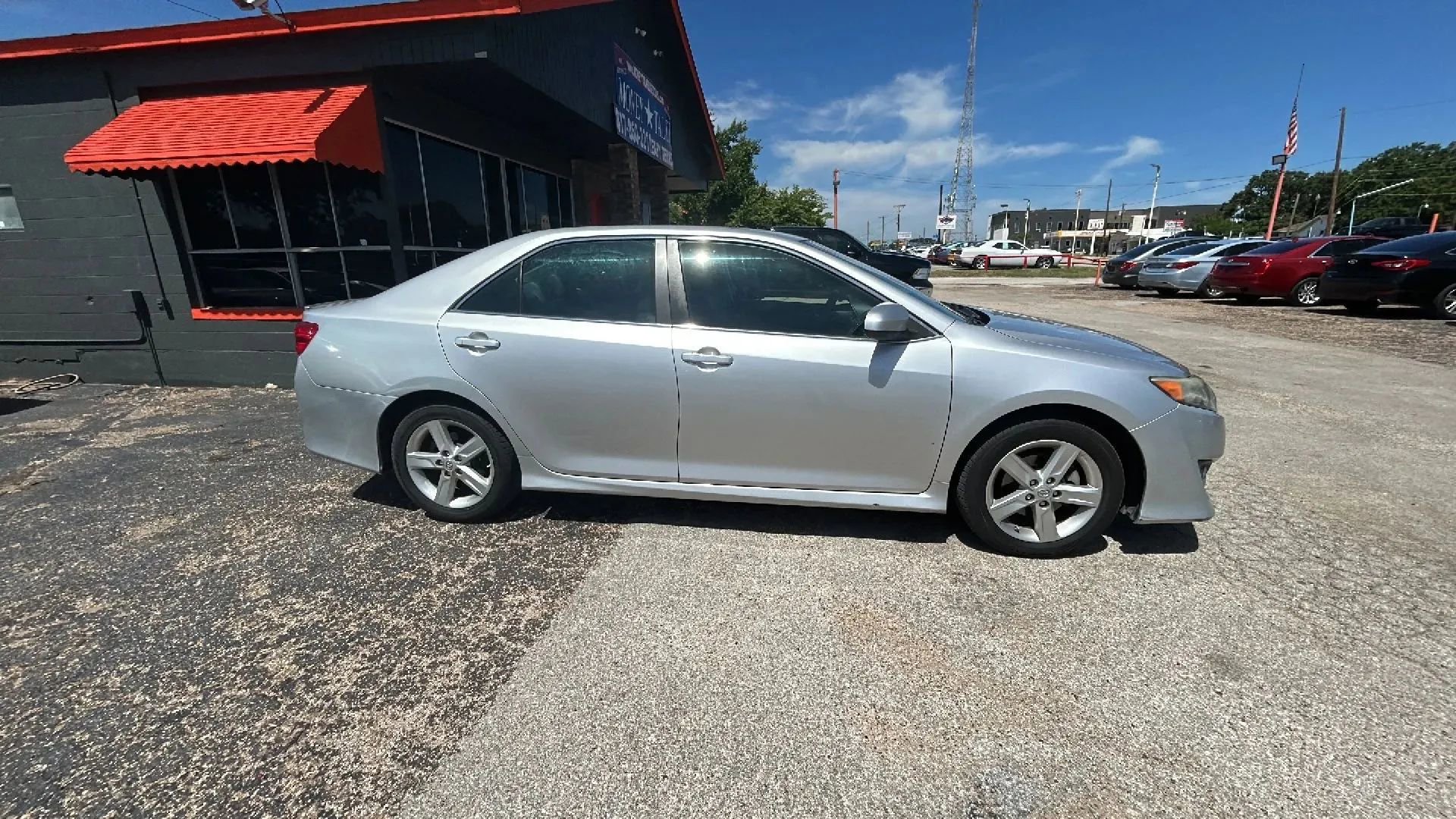Used 2014 Toyota Camry SE w/ Fleet Convenience Package image 1