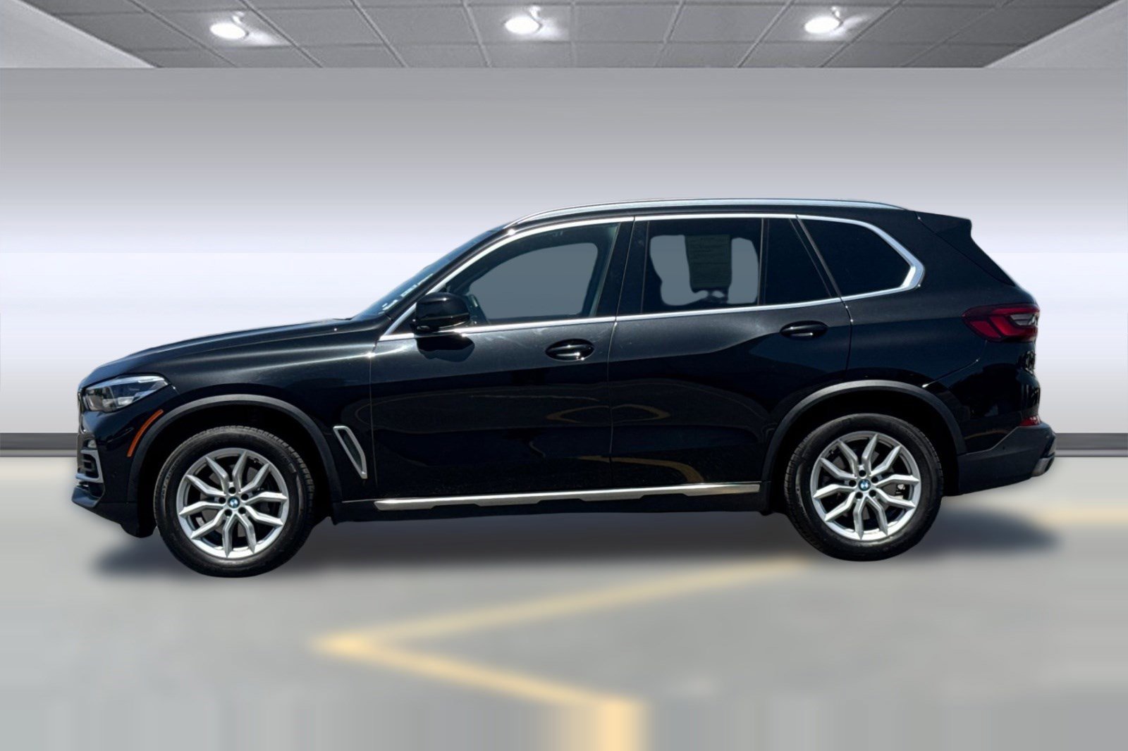 Used 2021 BMW X5 xDrive40i w/ Premium Package AWD/4WD image 2