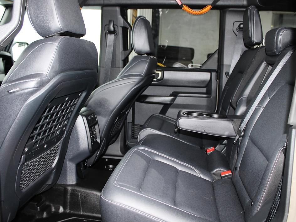 Used 2025 Ford Bronco Badlands image 33