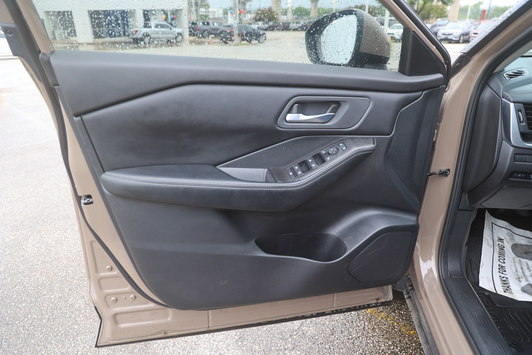 Used 2025 Nissan Rogue SV FWD image 28