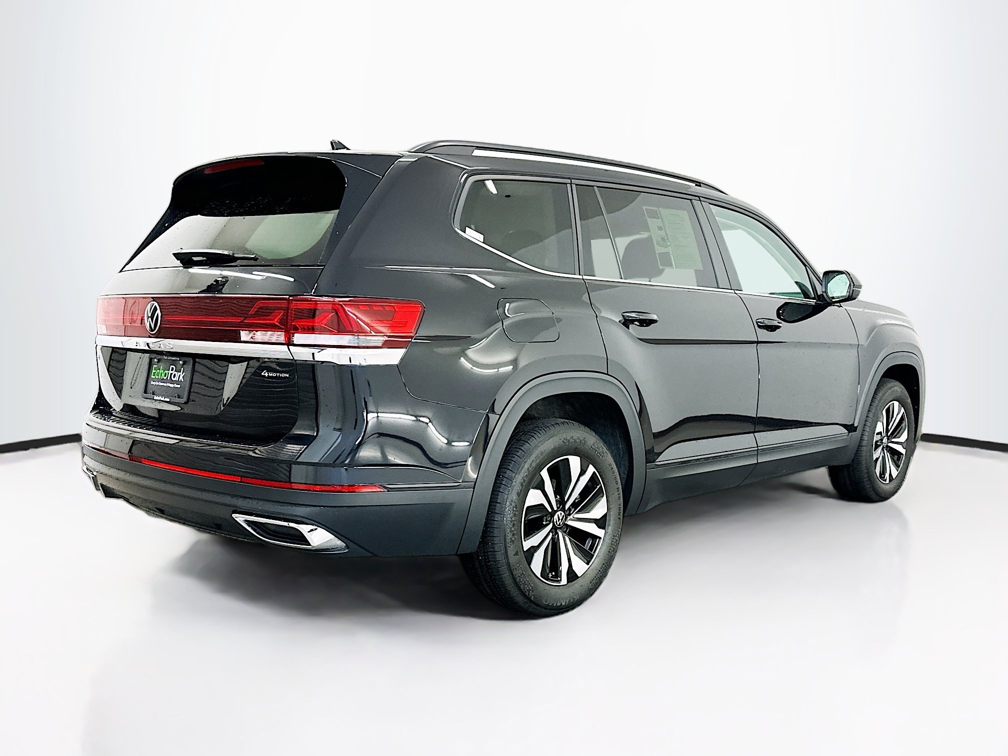 Used 2024 Volkswagen Atlas SE AWD/4WD image 9