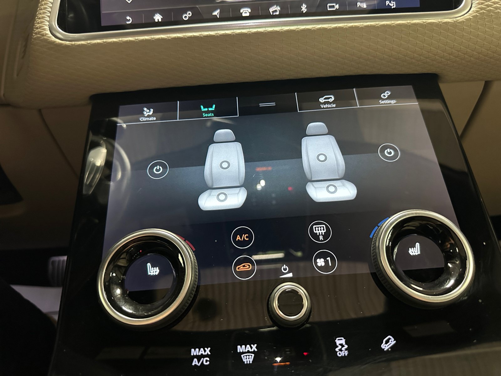 Used 2019 Land Rover Range Rover Velar R-Dynamic SE AWD/4WD image 29