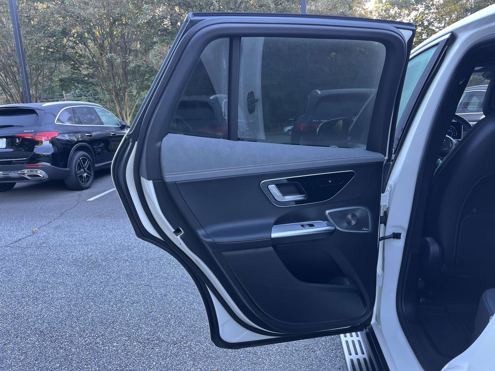 Certified 2023 Mercedes-Benz EQE 500 4MATIC SUV w/ Pinnacle Trim Package image 40