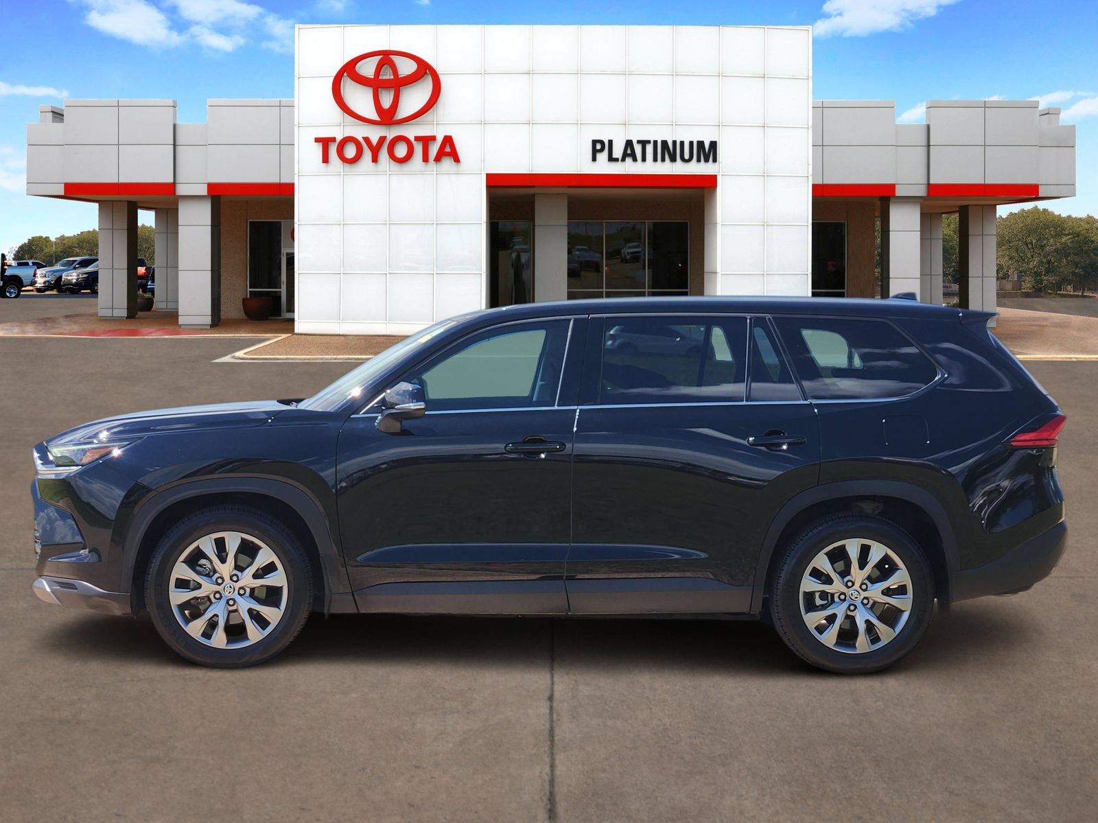 Used 2024 Toyota Grand Highlander FWD video 3
