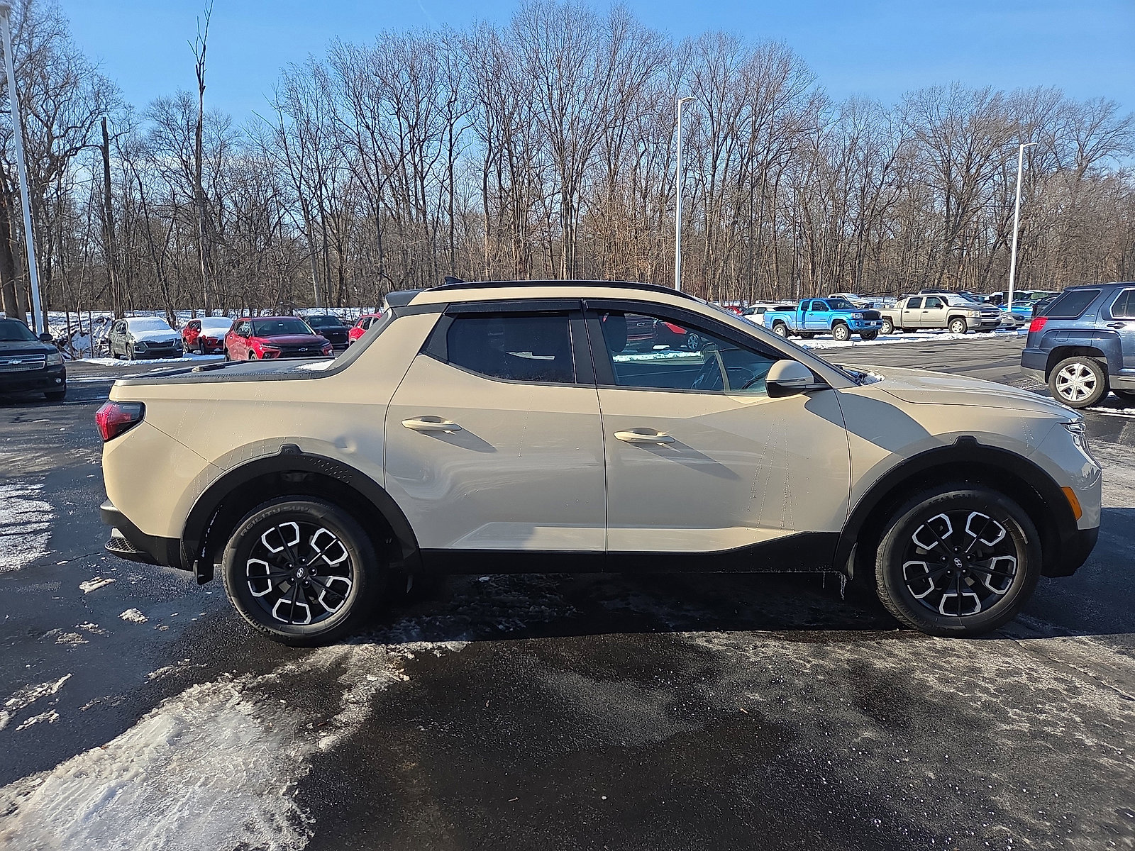 Used 2022 Hyundai Santa Cruz SEL Premium image 2