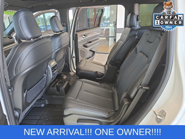 Used 2024 Jeep Grand Cherokee L Limited w/ Black Appearance Package AWD/4WD image 31