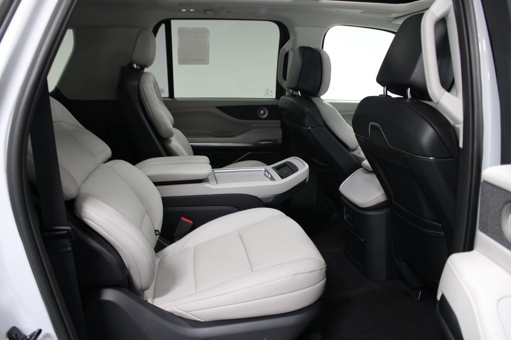 New 2026 Lincoln Navigator L Reserve image 36