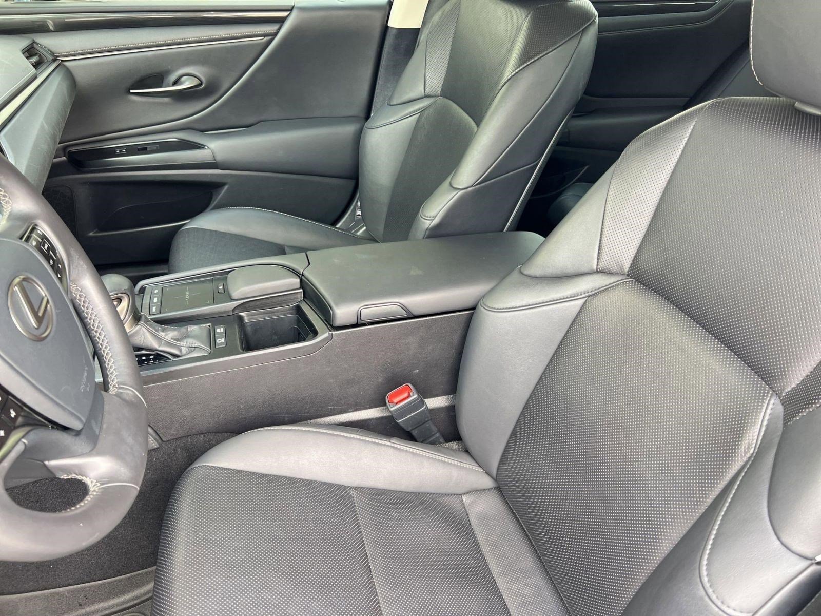 Used 2020 Lexus ES 300h w/ Accessory Package image 22