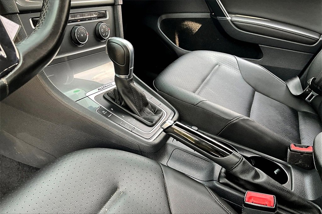 Used 2017 Volkswagen Golf Alltrack S image 12