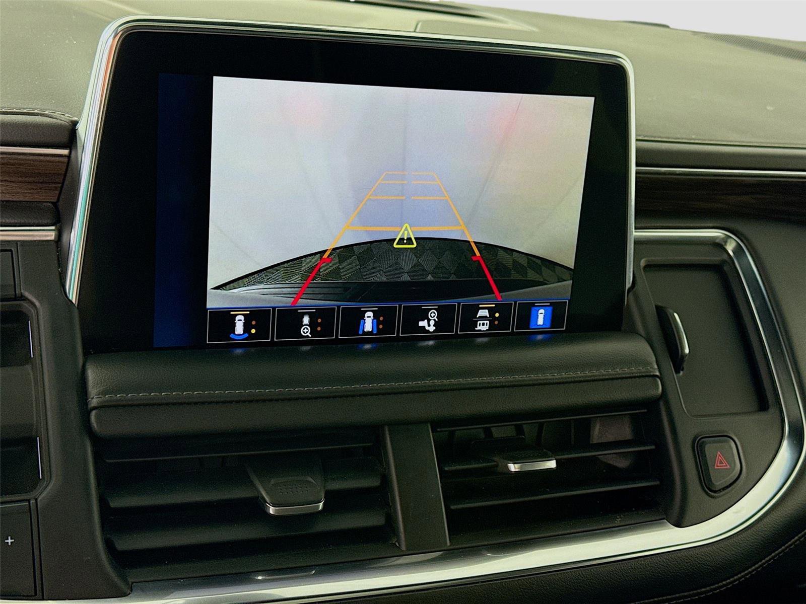 Used 2022 Chevrolet Suburban Z71 w/ Luxury Package image 7