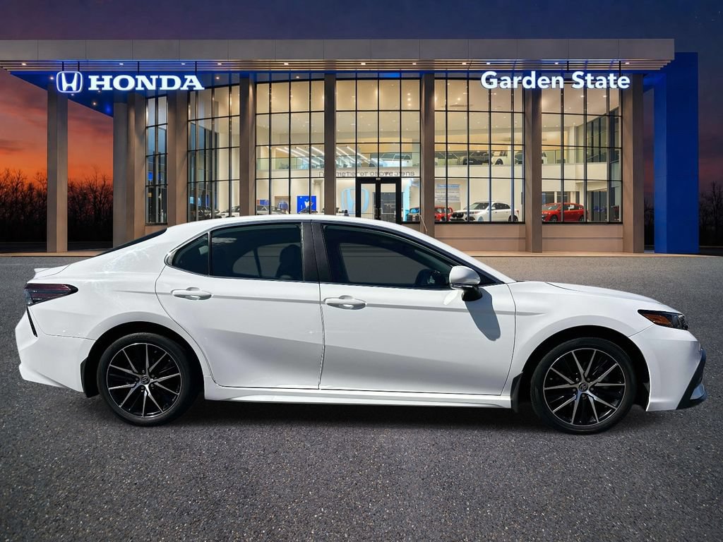 Used 2023 Toyota Camry SE AWD/4WD image 5