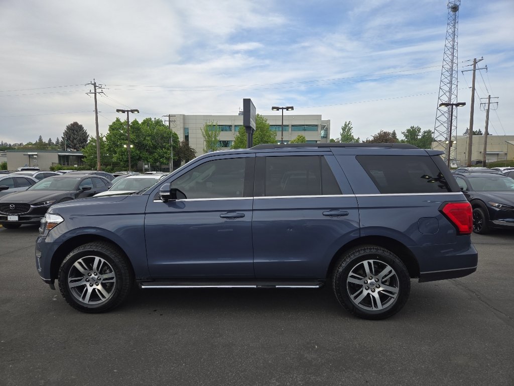 Used 2023 Ford Expedition XLT AWD/4WD image 4