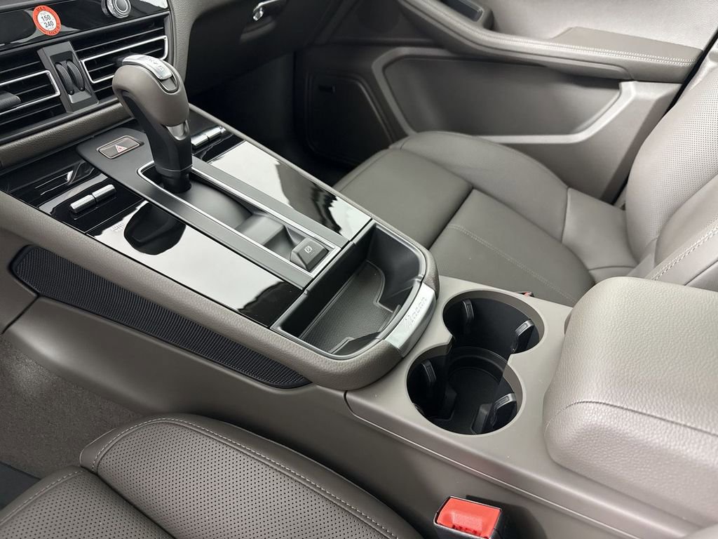 New 2026 Porsche Macan AWD/4WD image 32