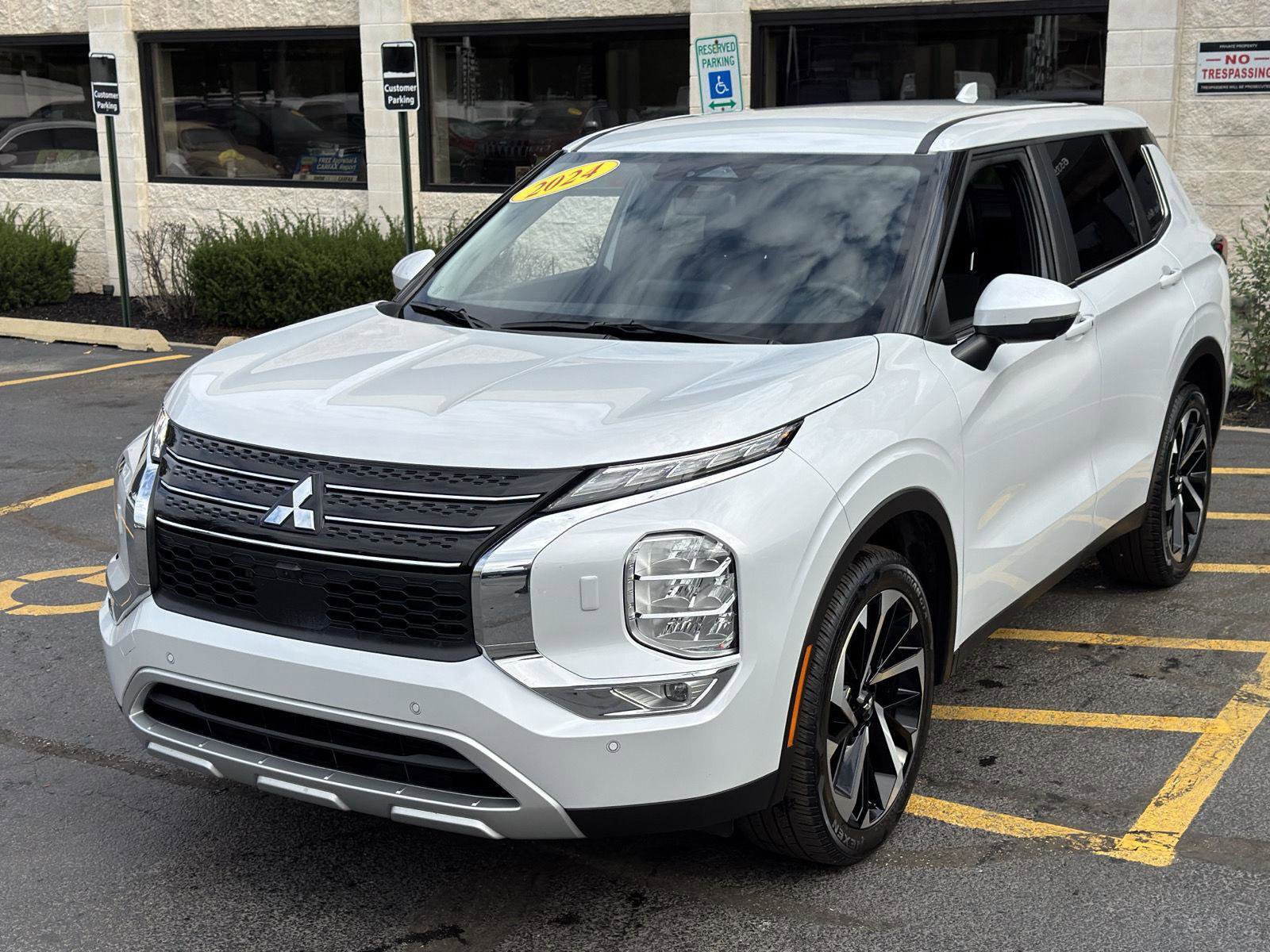 Used 2024 Mitsubishi Outlander SE image 4