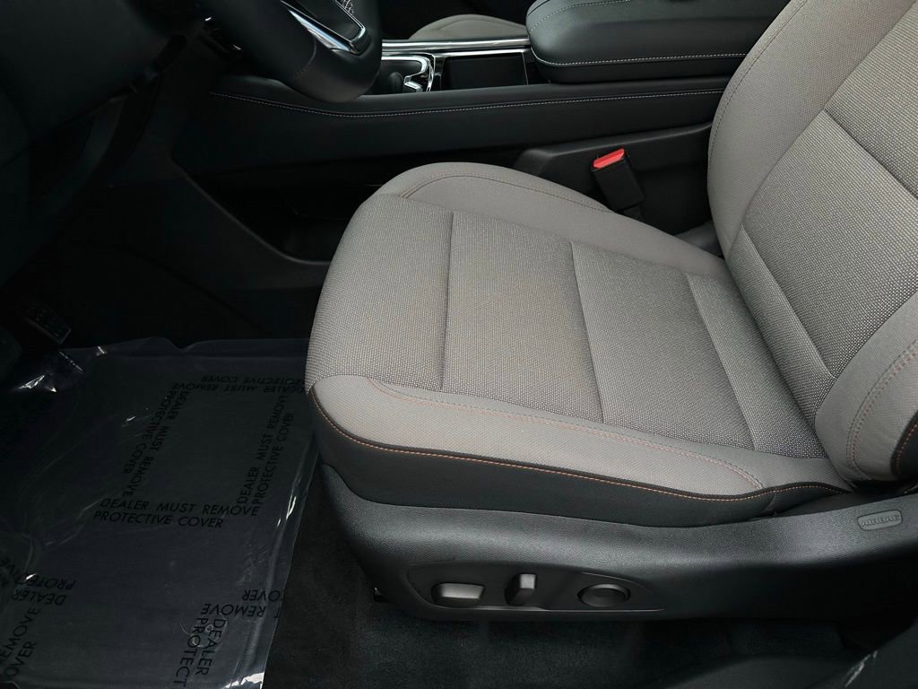 Used 2025 Chevrolet Traverse LT w/ Enhanced Driving Package FWD image 13