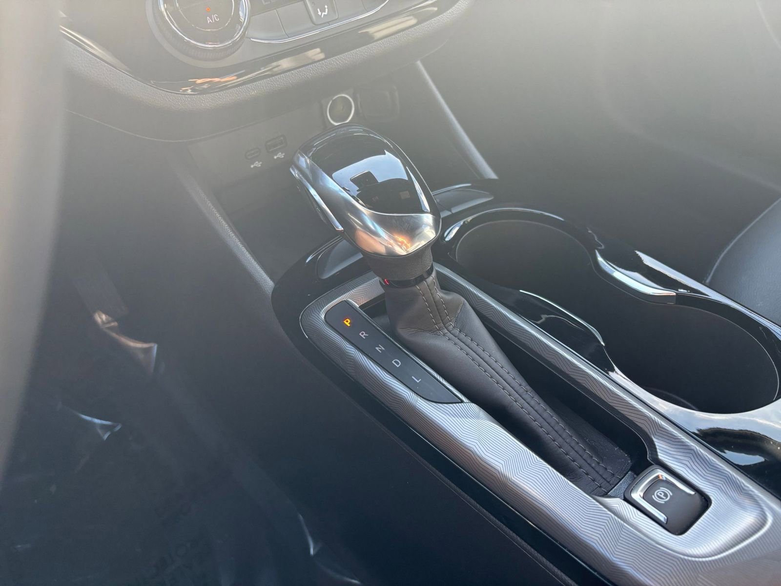 Used 2025 Buick Envista Sport Touring image 41